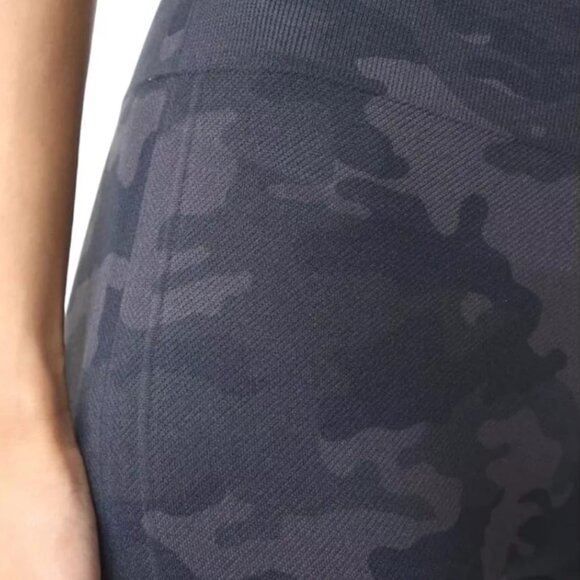 Spanx Size Medium  Black Camo Ecocare‎ Ankle Leggings Style 20344R NWT - Picture 4 of 11